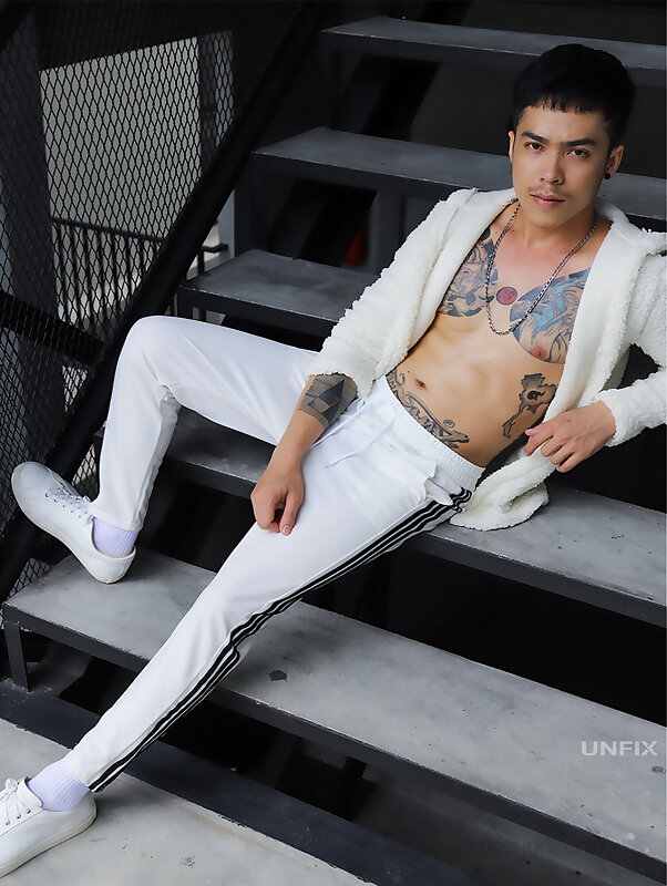 Next Image >>