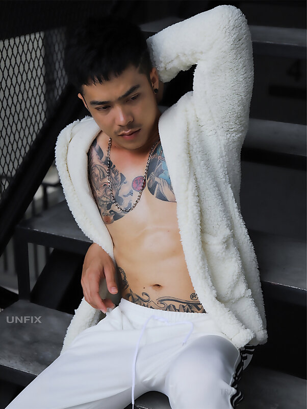 Next Image >>