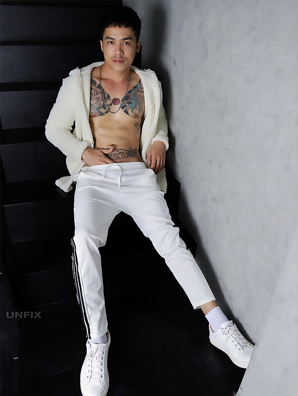 Next Image >>