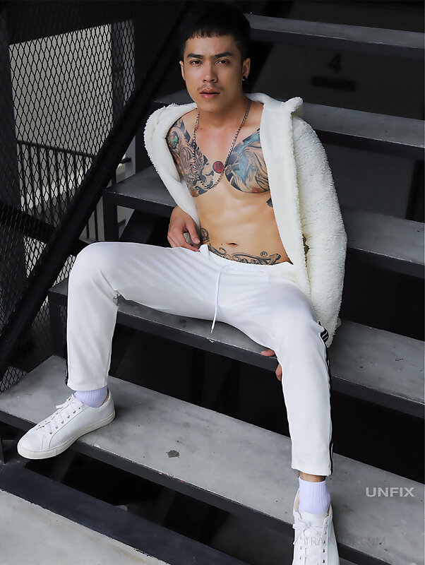 Next Image >>