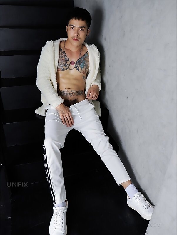 Next Image >>