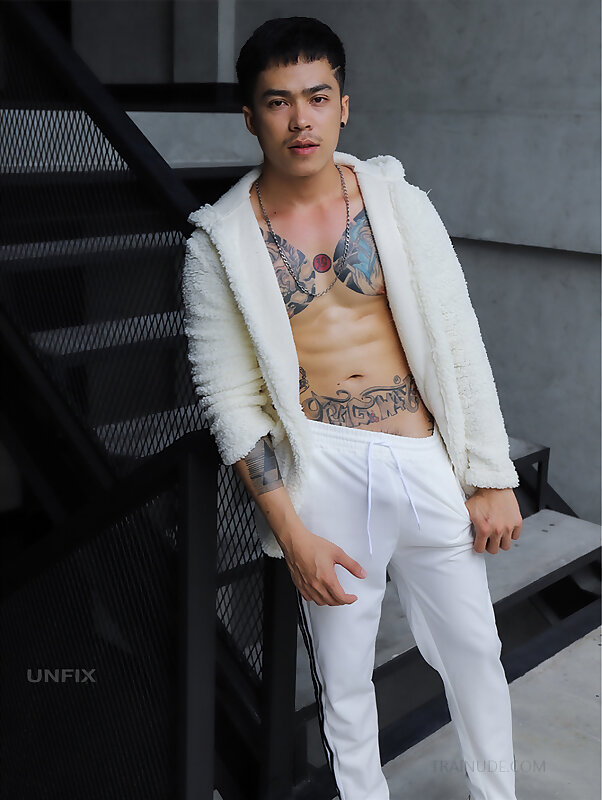 Next Image >>