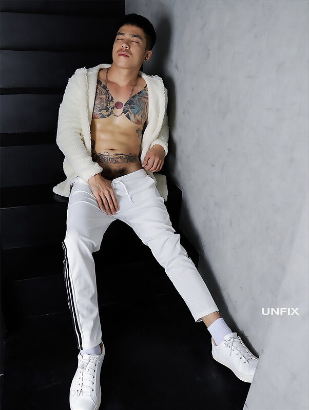 Next Image >>