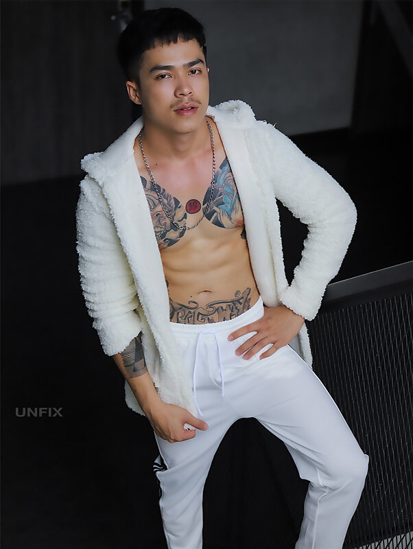 Next Image >>