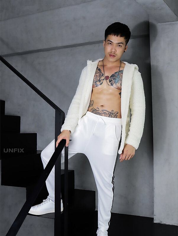 Next Image >>
