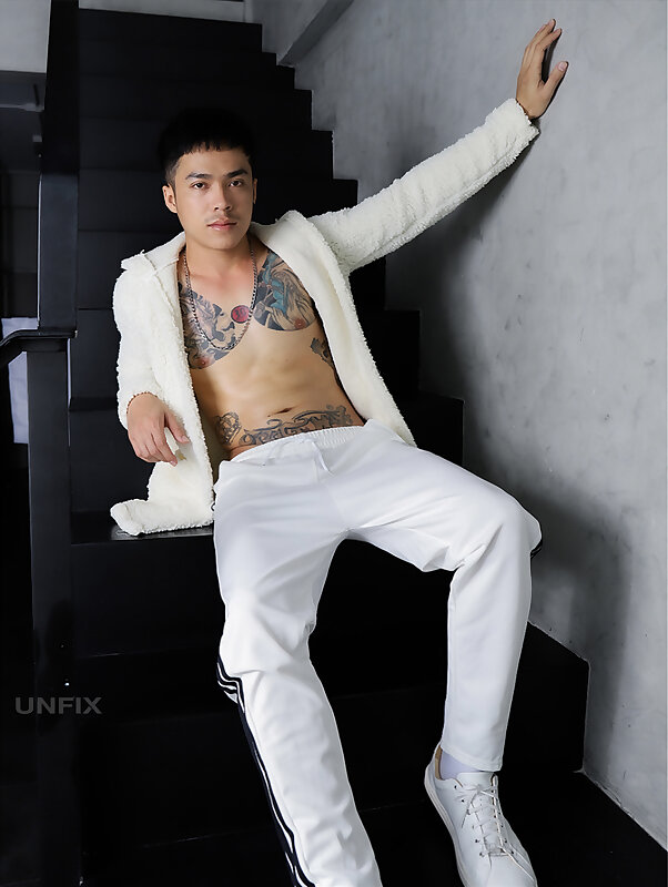Next Image >>