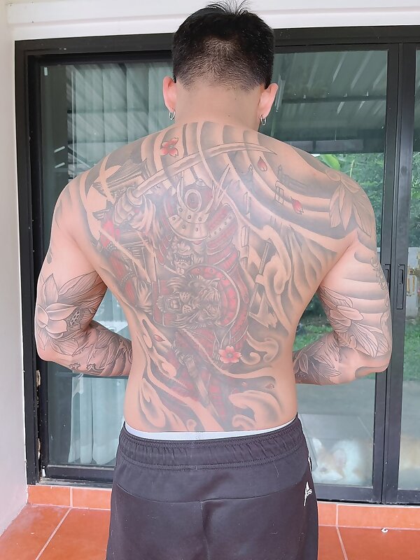 Next Image >>