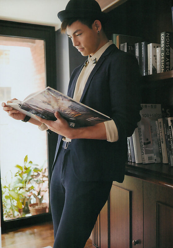 Next Image >>