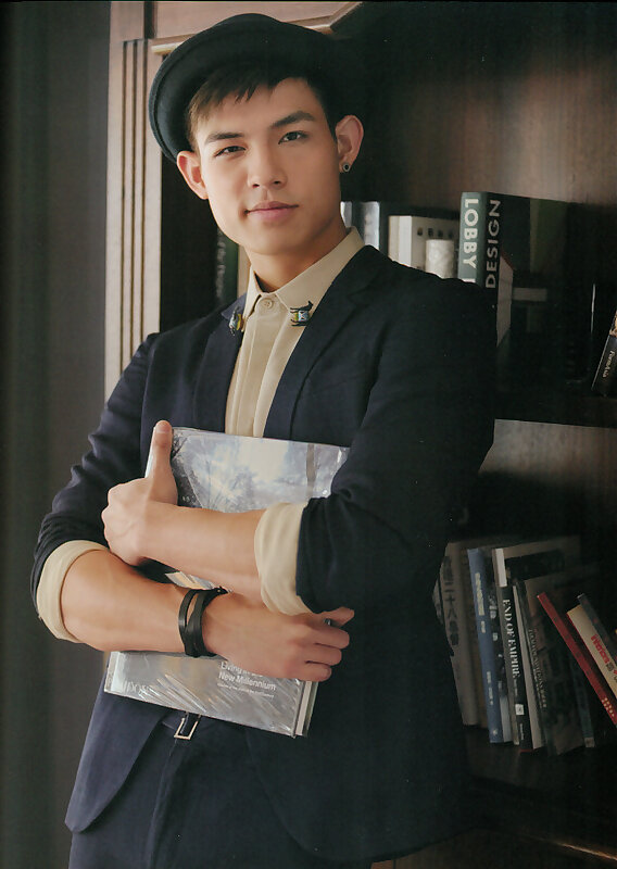 Next Image >>