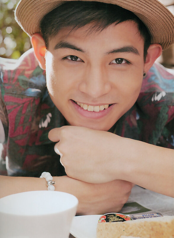 Next Image >>