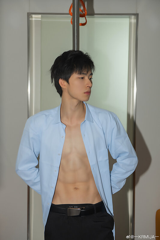 Next Image >>