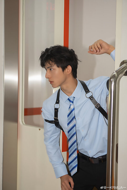 Next Image >>