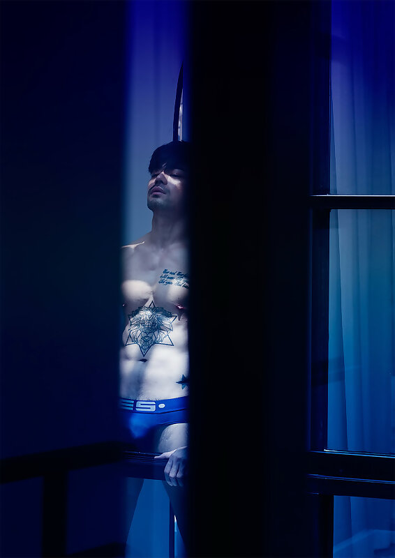 Next Image >>