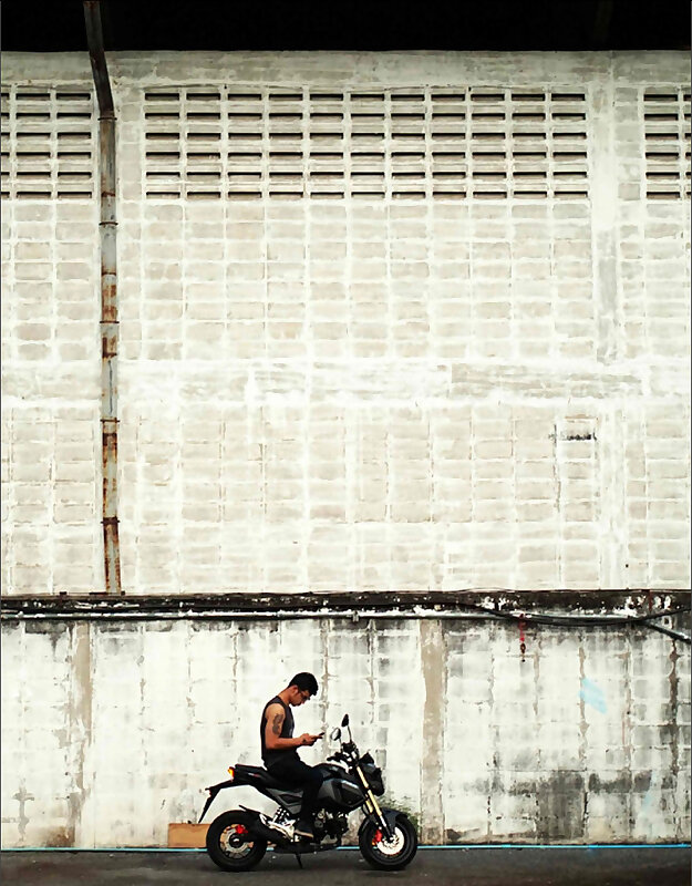 Next Image >>