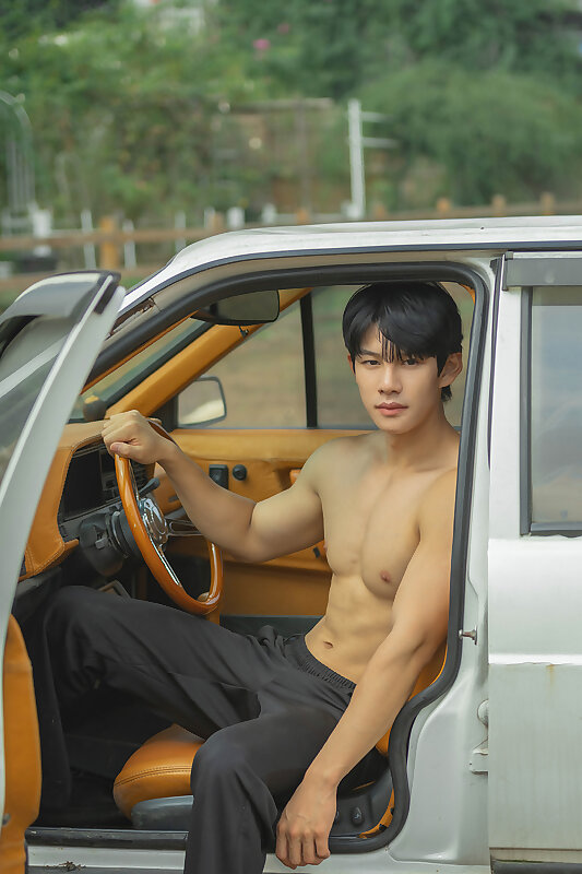 Next Image >>