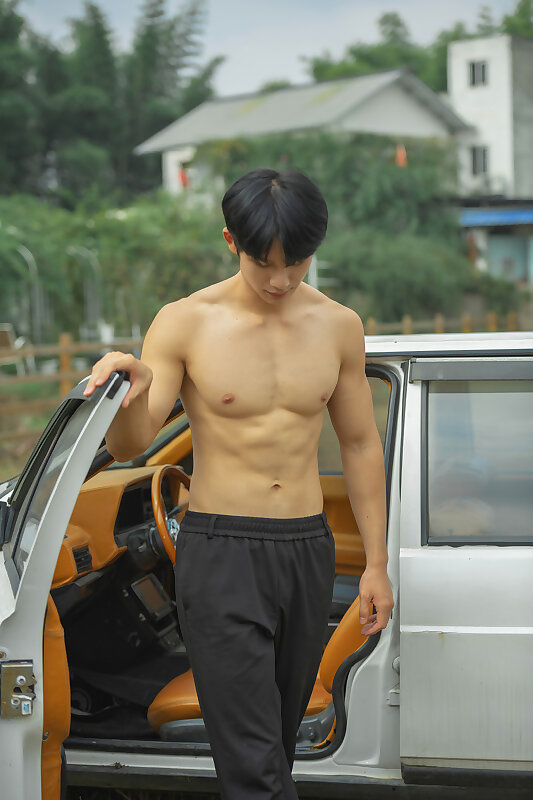 Next Image >>