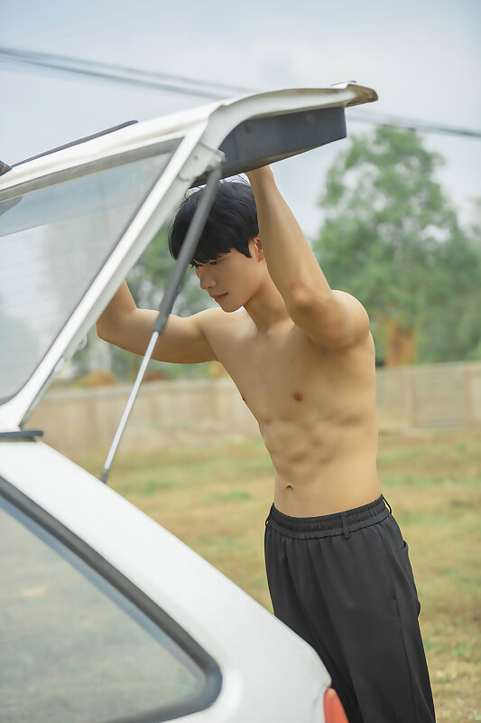 Next Image >>