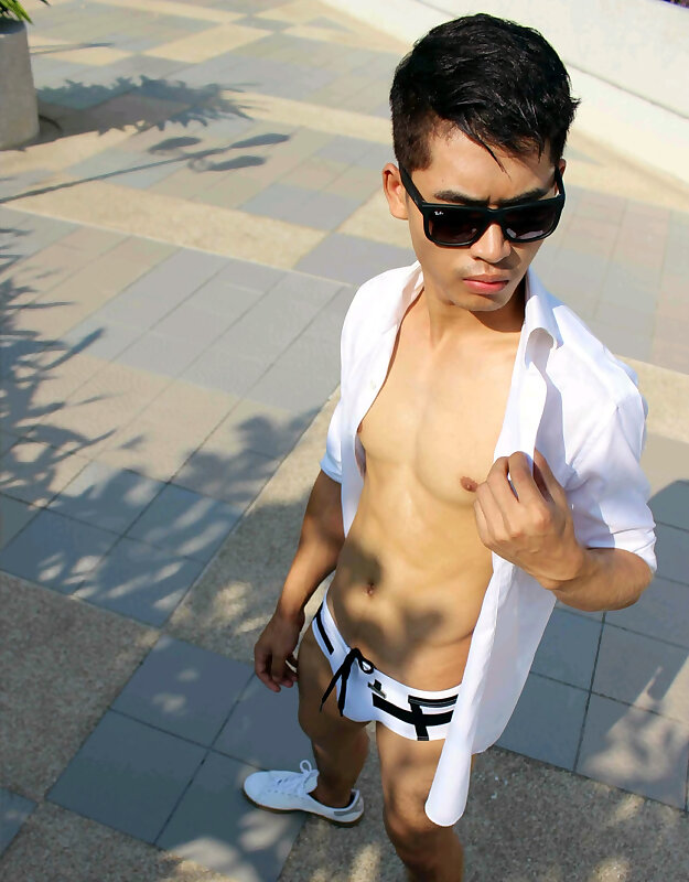 Next Image >>