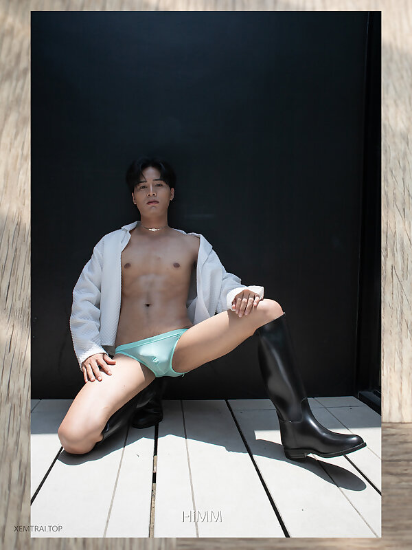 Next Image >>