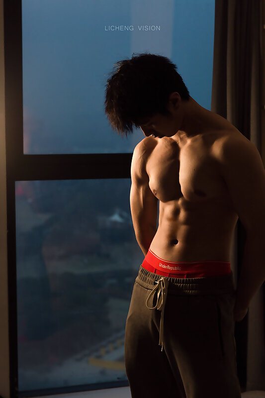 Next Image >>