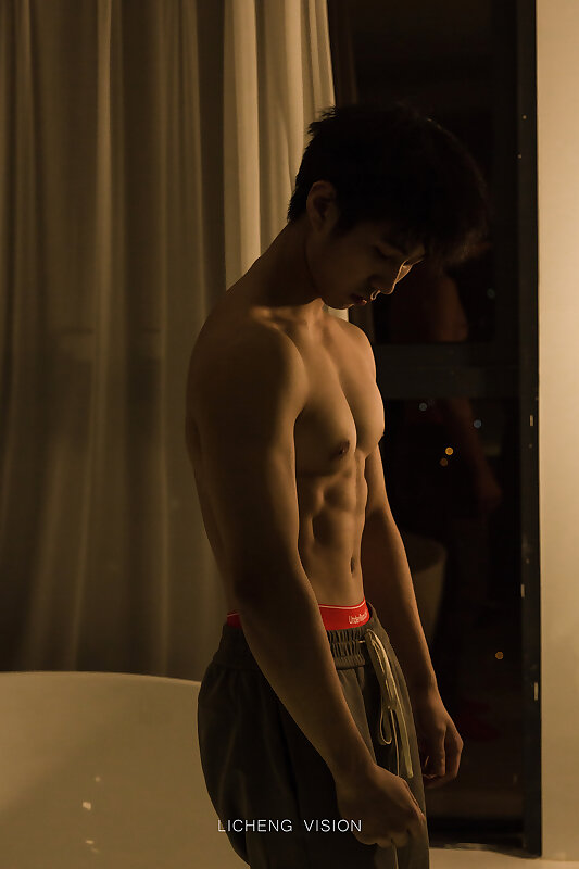 Next Image >>