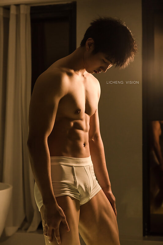 Next Image >>
