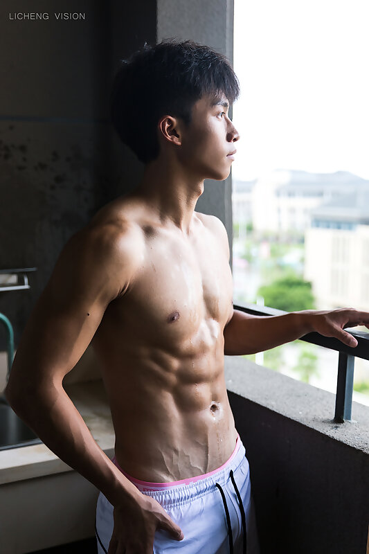 Next Image >>