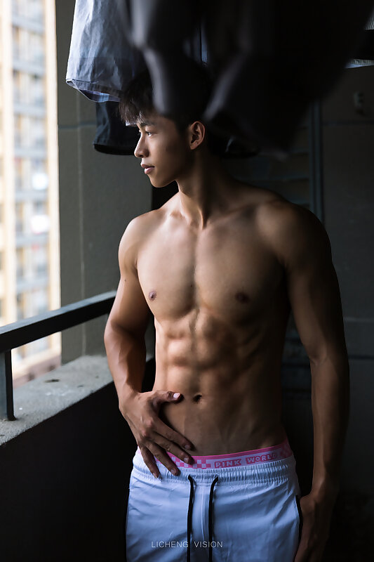 Next Image >>