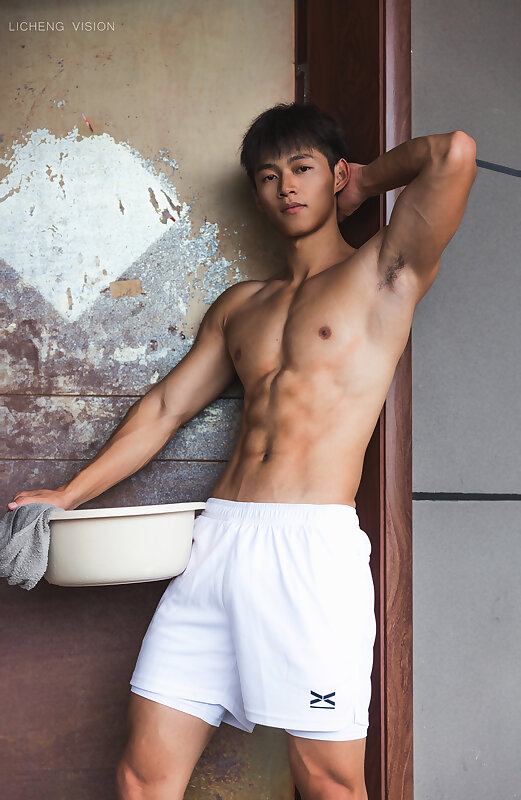 Next Image >>