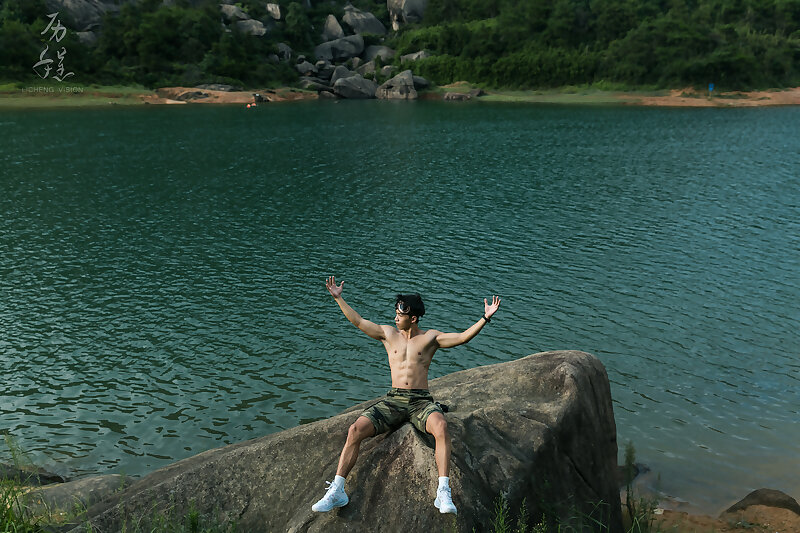 Next Image >>