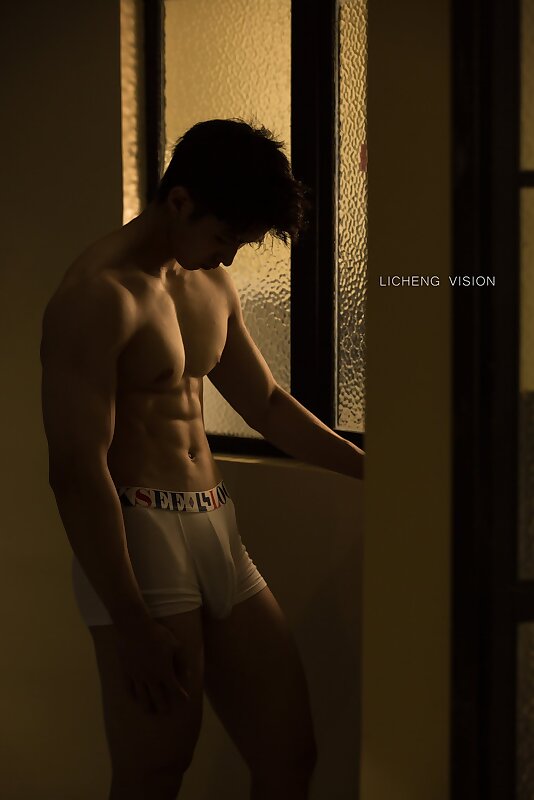 Next Image >>