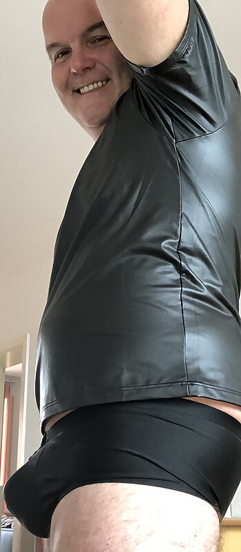 Next Image >>
