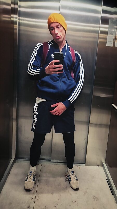 Next Image >>