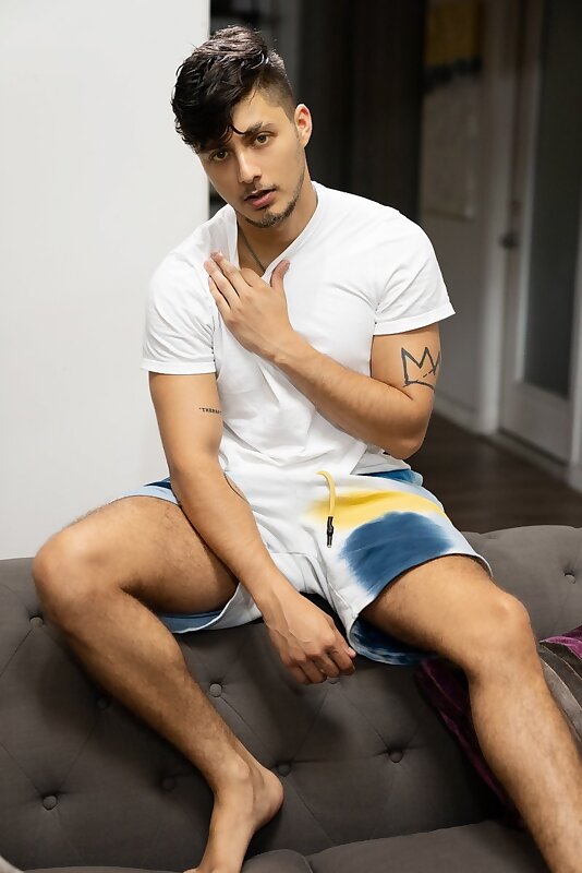 Next Image >>