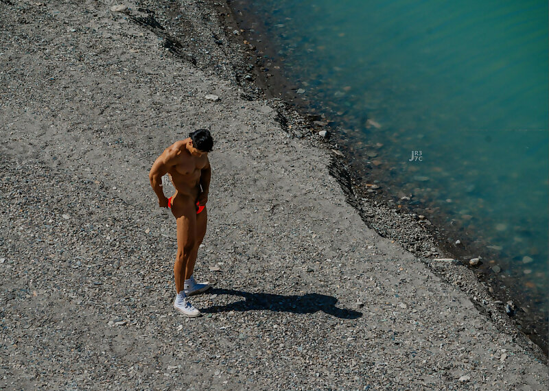 Next Image >>