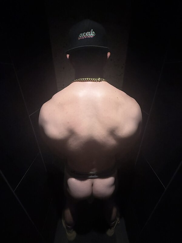 Next Image >>