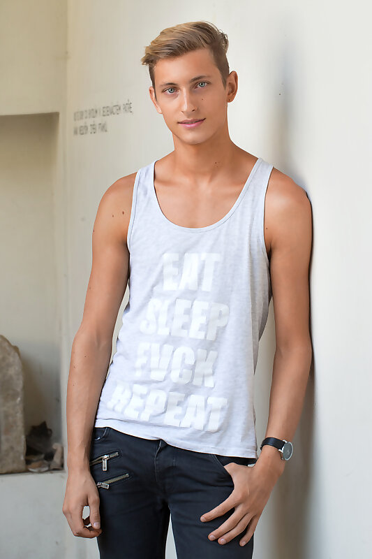 Next Image >>