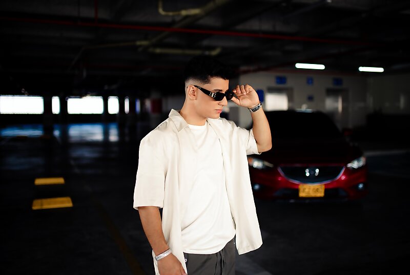 Next Image >>