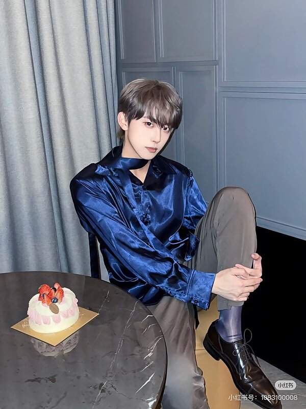 Next Image >>