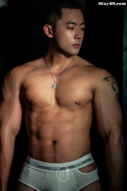 Next Image >>