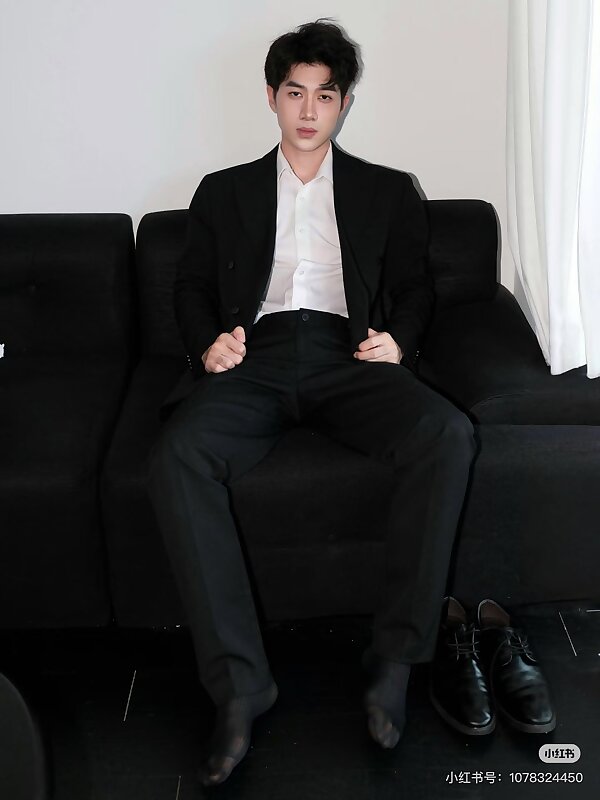 Next Image >>