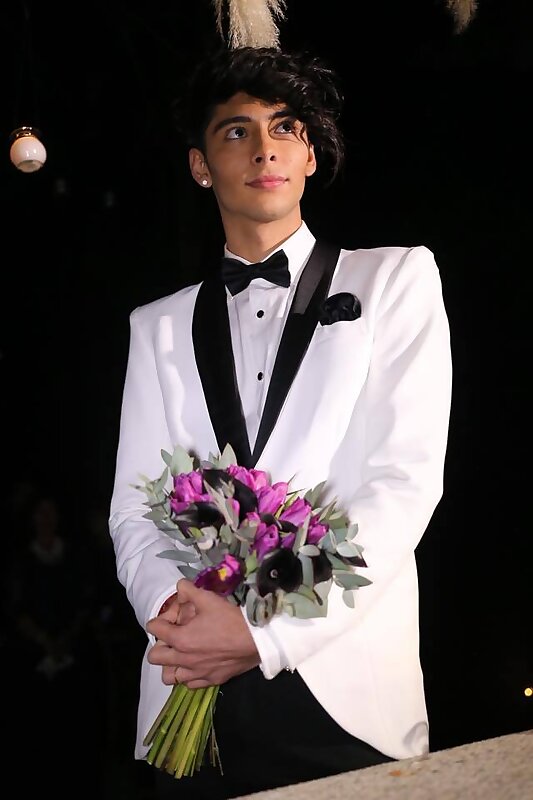 Next Image >>