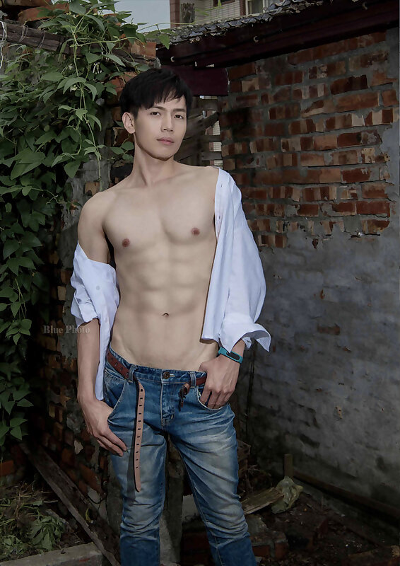 Next Image >>