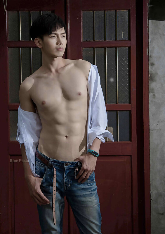 Next Image >>