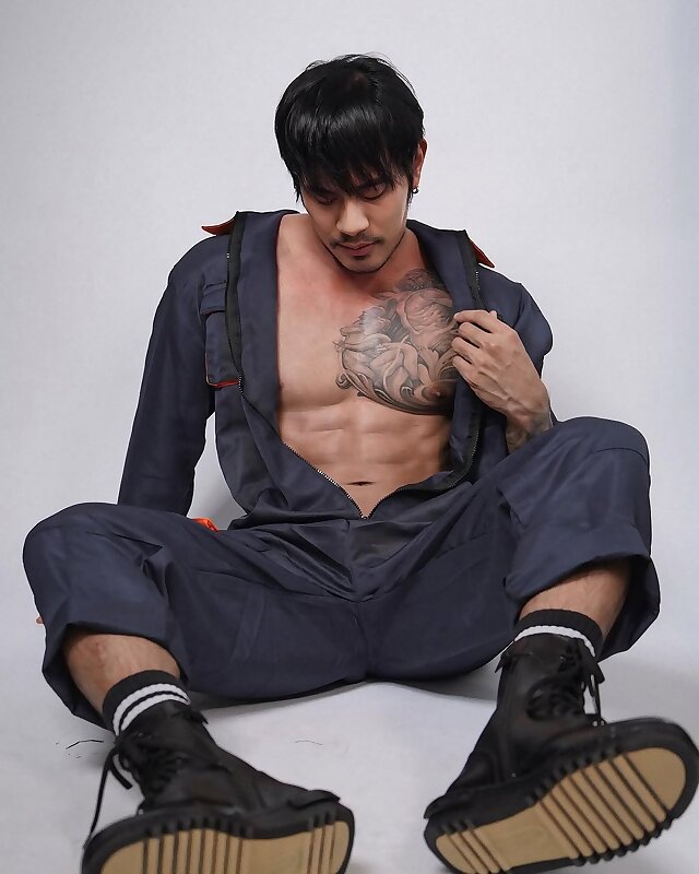 Next Image >>
