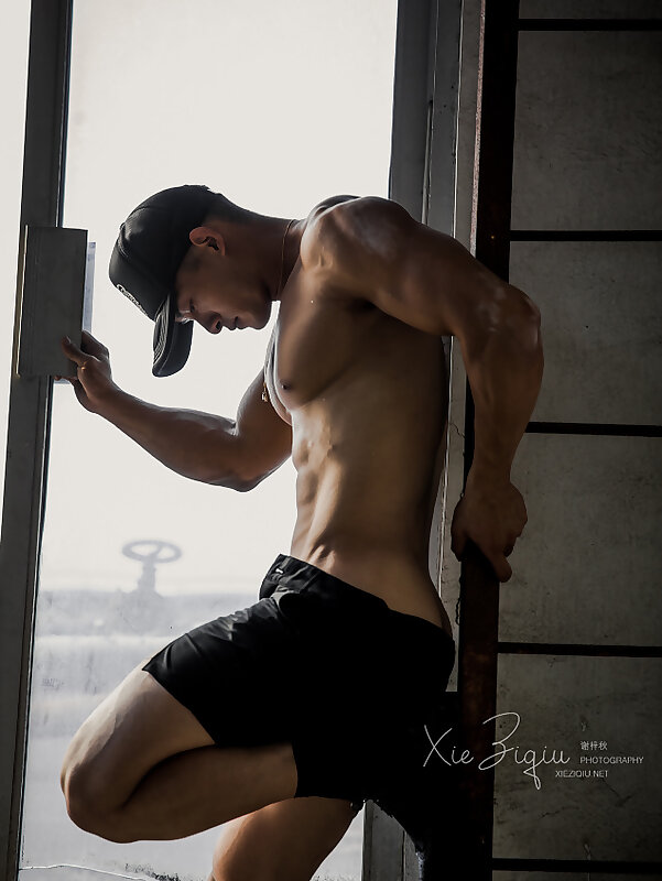Next Image >>