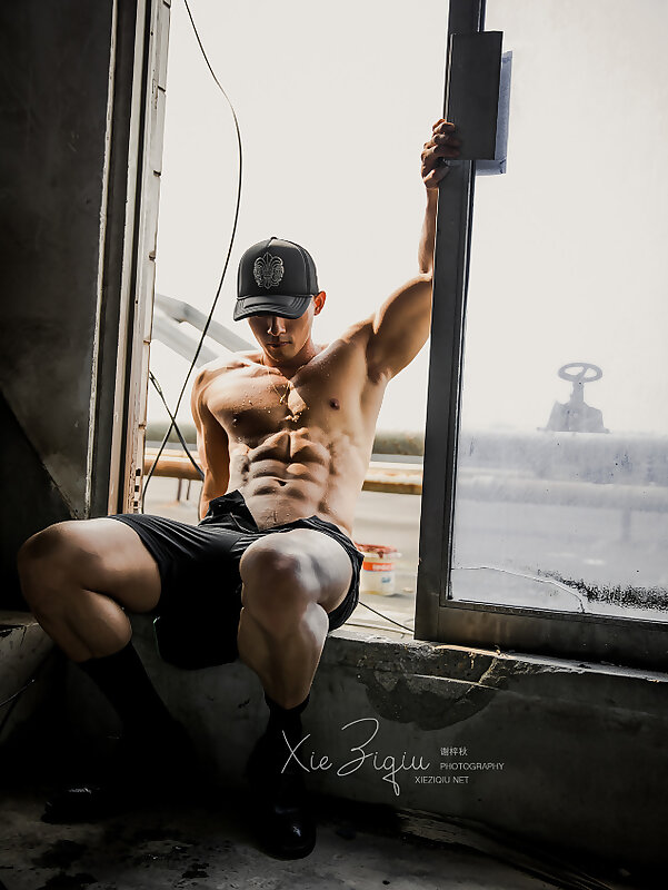 Next Image >>
