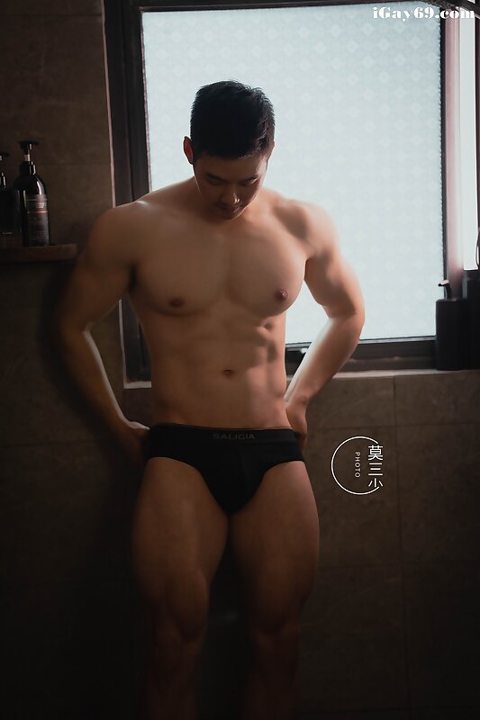 Next Image >>