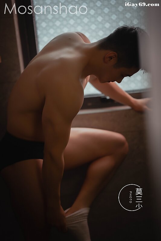 Next Image >>