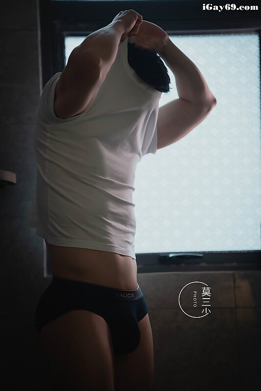 Next Image >>